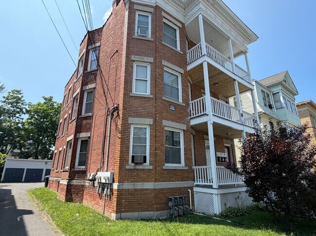 Building Photo - 79 James St Unit 2