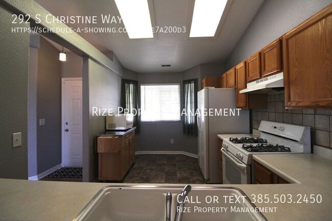 Photo - 292 Christine Way