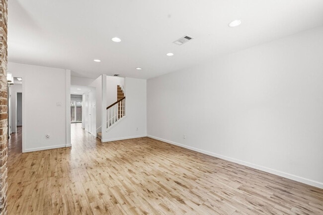 Photo - 450 N Post Oak Ln
