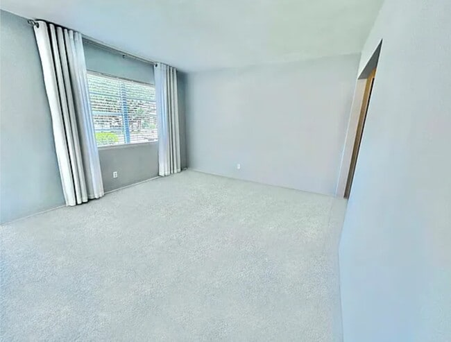 Building Photo - 941 N Oleander Ave Unit 3 Rental