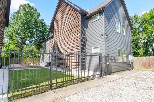 3426 Tuam St Unit A