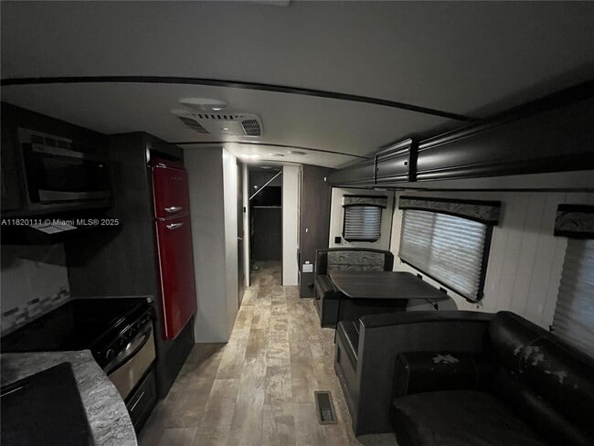 Photo - 1580 NE 13th St