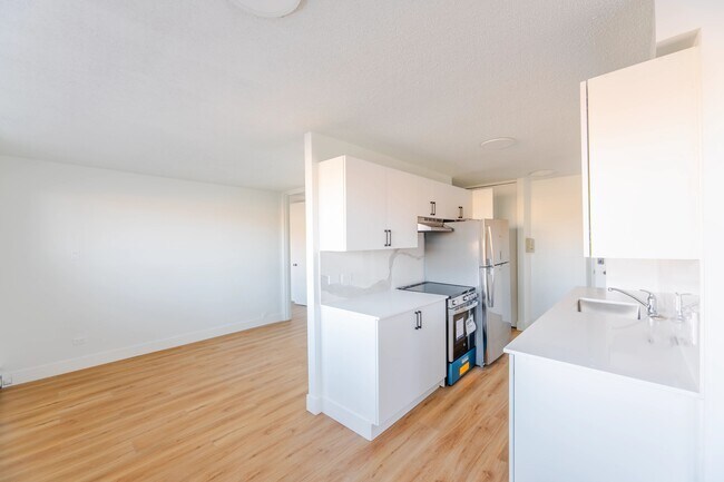 Building Photo - The Britannia