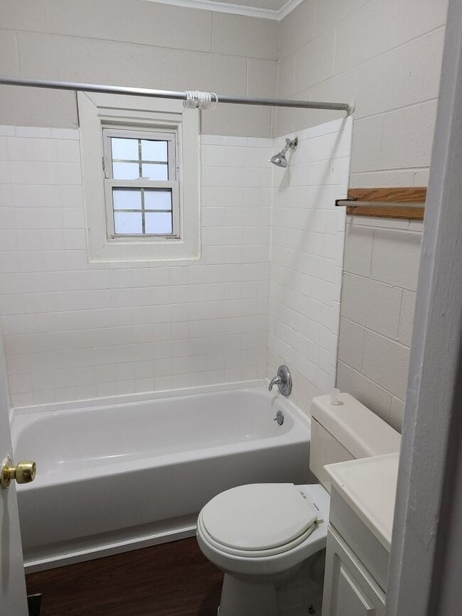 Photo - Spacious 2BR/1BA located on the west side ...