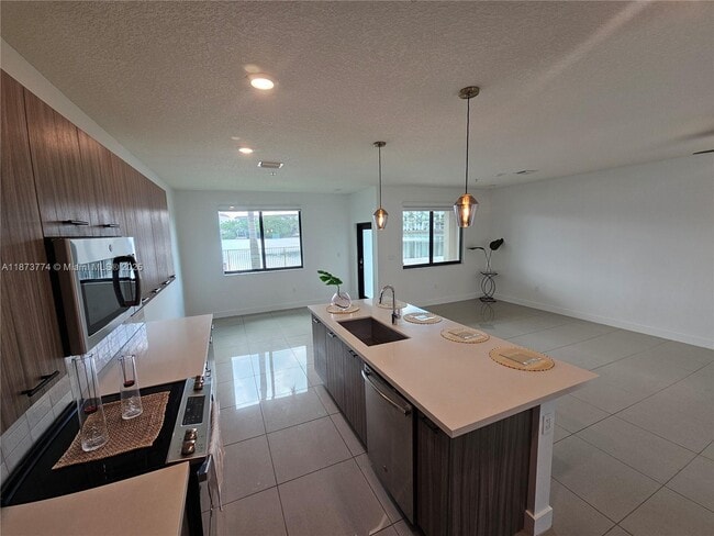 Building Photo - 4640 NW 84th Ave Unit 13 Rental
