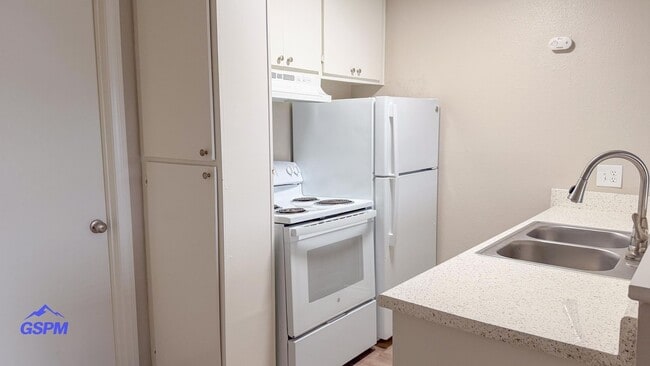 Photo - 50th St Apartments