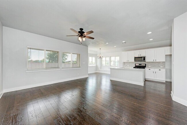 Photo - 189 Tailwind Dr