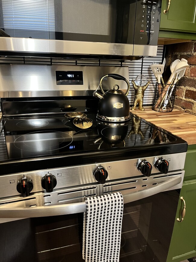 New oven - 1147 Dietz Ave