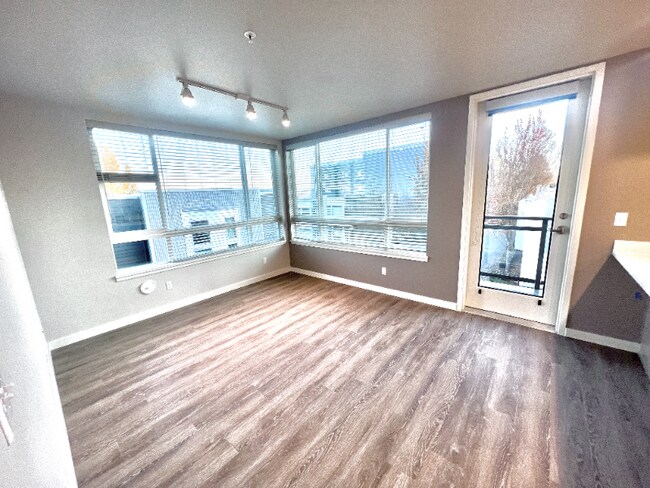 Photo - 2330 Yakima Ct Unidad D304