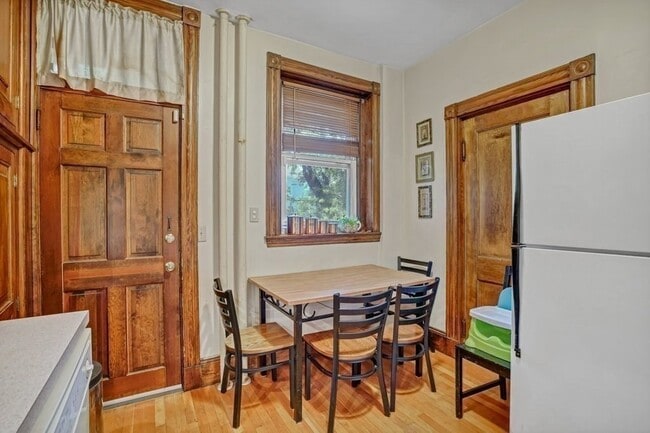 Photo - 10 Radcliffe Rd Unit 1