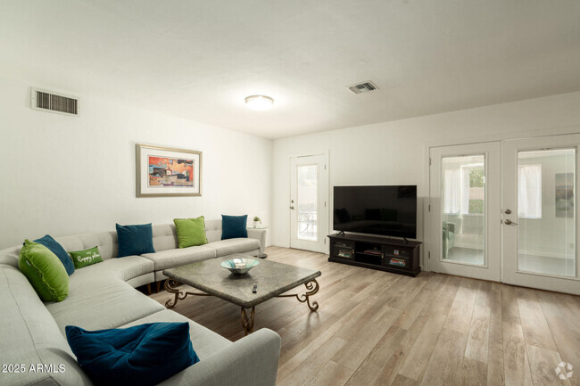 Building Photo - 3501 E Hazelwood St Rental