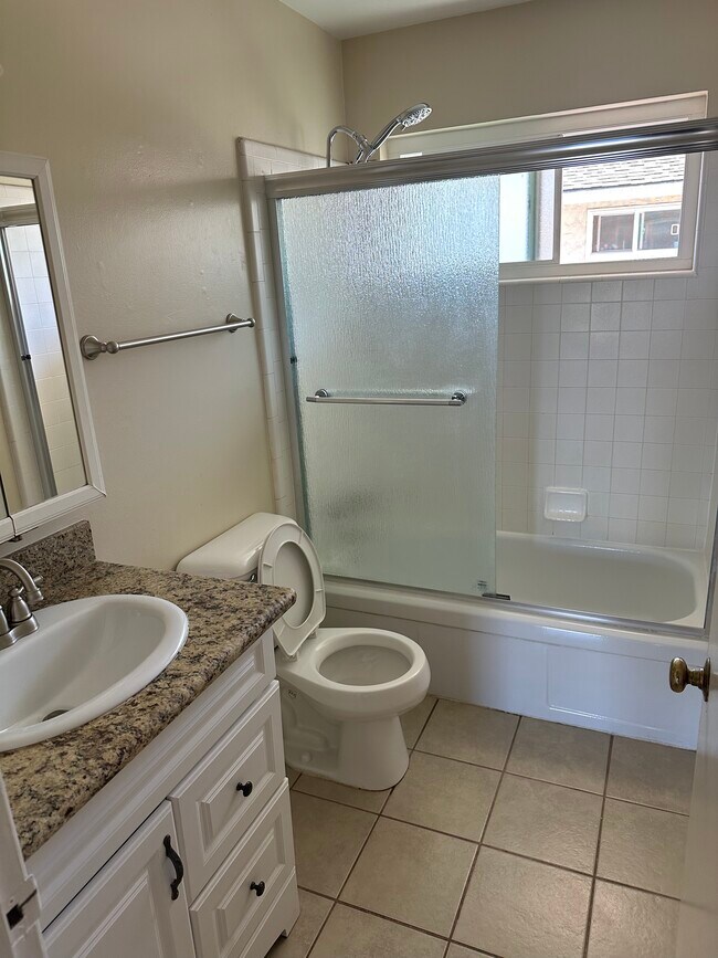 Photo - Royal Arms Apartments