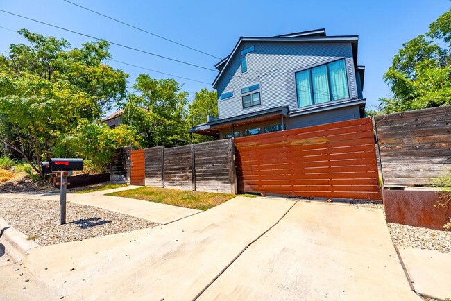 Photo - 1902 S L Davis Ave