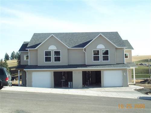Building Photo - 3 Bed, 2.5 Bath on Sunnyside Hill! Rental