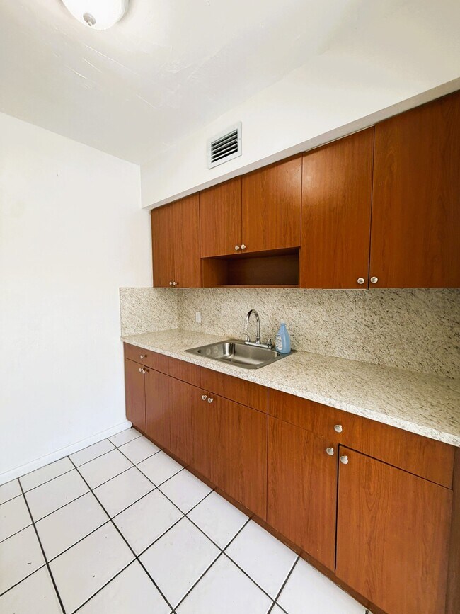 115 Bentley Dr Unit 4