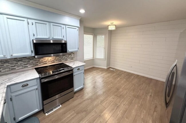 Photo - 7 Hickory Ln