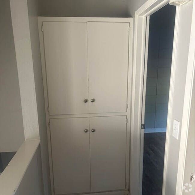 Building Photo - 2440 Almandor Cir Unit #2 Rental