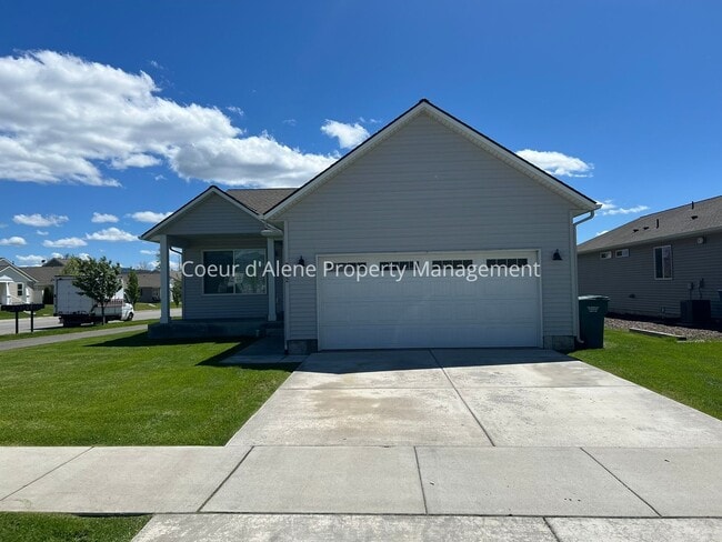 Photo - 3 bed house behind Crown Pointe Park!
