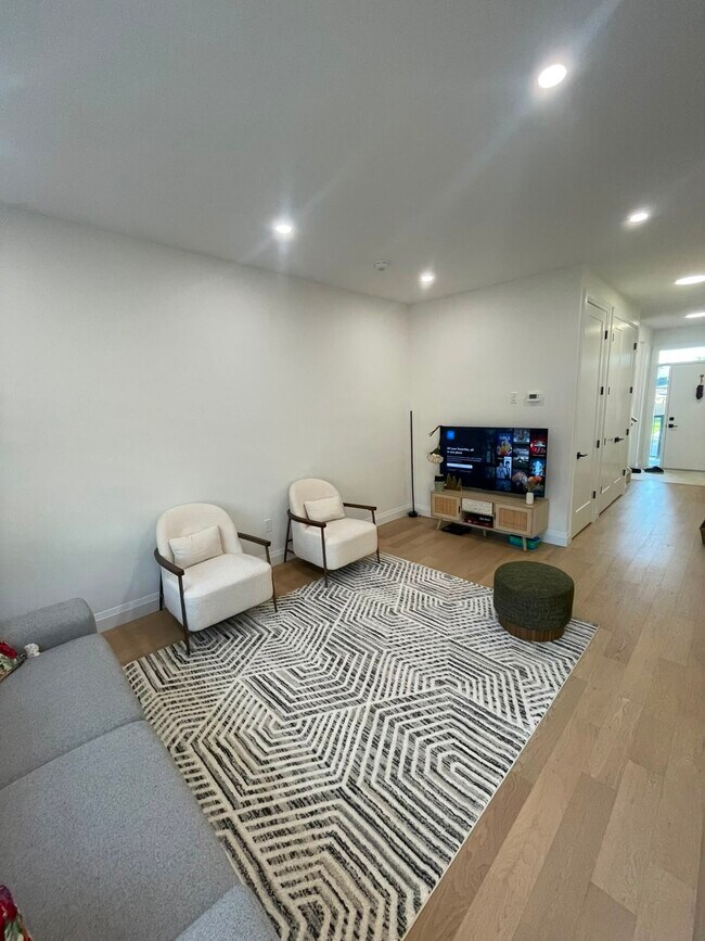 165 Tiffany St
