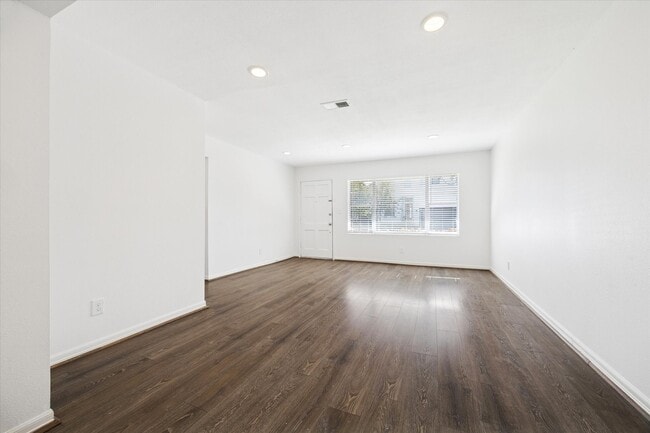 Photo - 4404 Vivian St