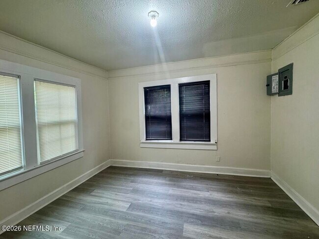 Photo - 5420 Leaming Ave