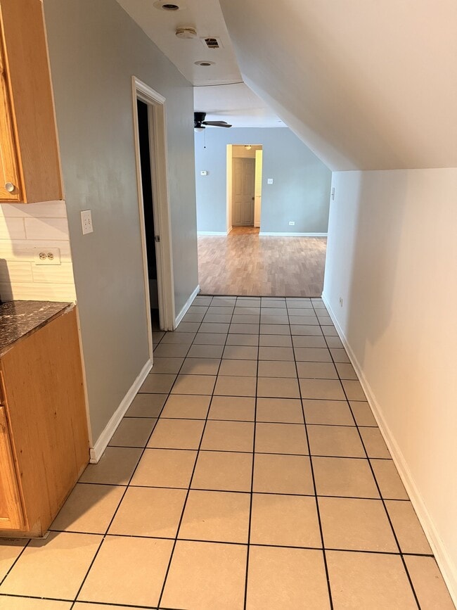 Photo - 4601 S Talman Ave Unidad 2nd Floor