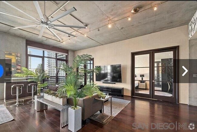 Building Photo - 527 Tenth Ave Unit 605 Rental