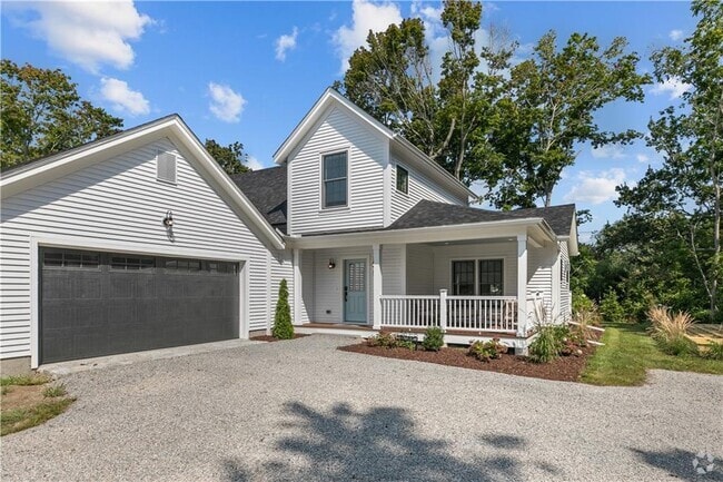 Building Photo - 561A Bristol Ferry Rd Unit B Rental