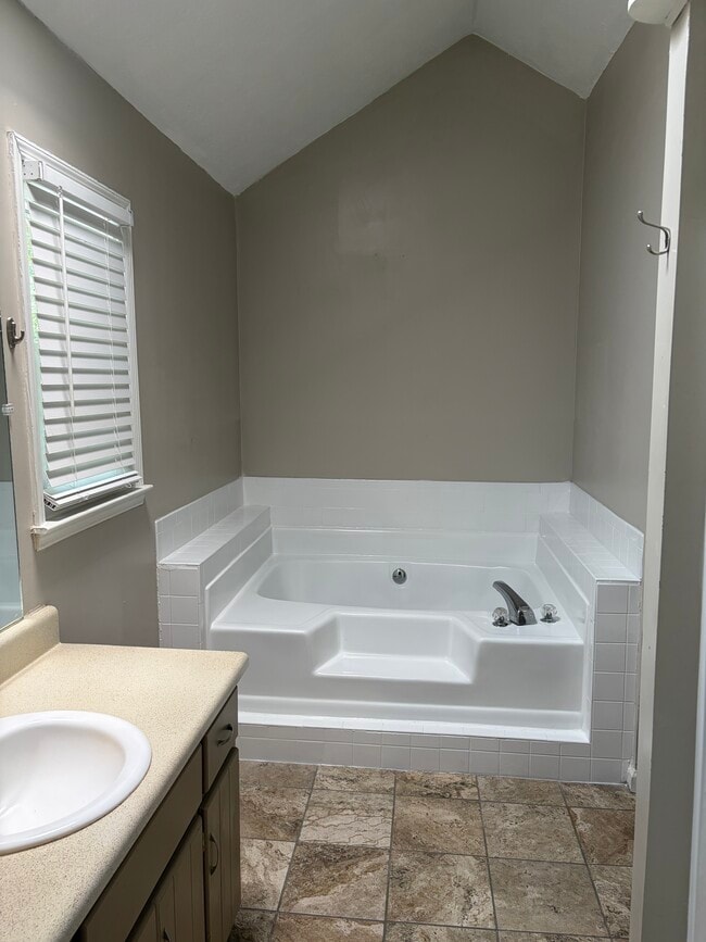 Photo - 265 Fairfield Cir