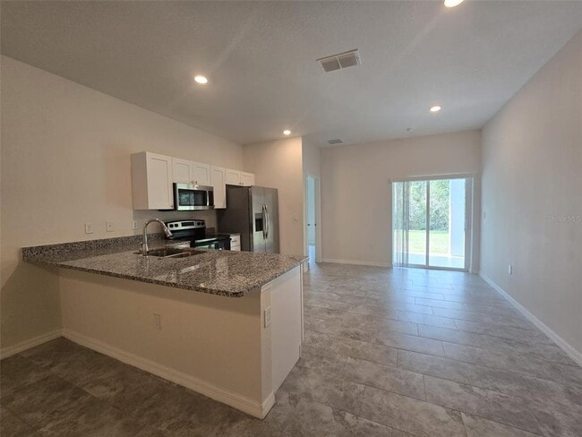 Photo - 546 Imperial Pl