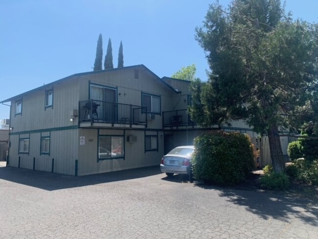 Photo - 507 NE D St Unit 6