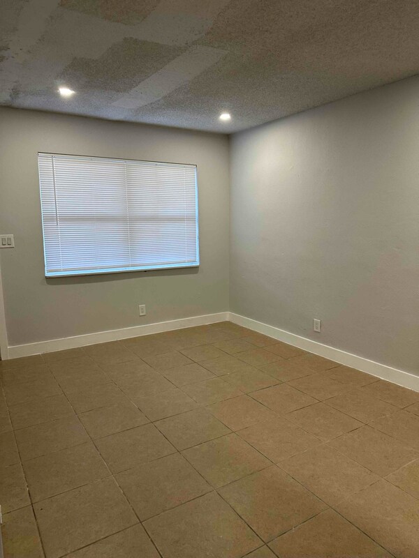 272 SW 3rd St Unit B