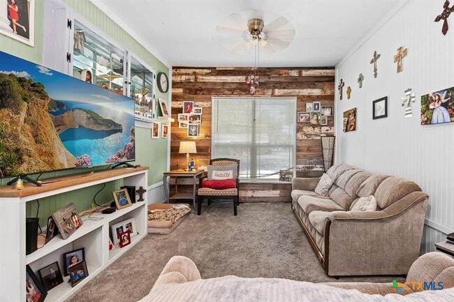 Building Photo - 906 Debus Dr