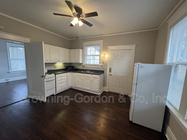 Building Photo - 1810 15th Ave S Unit C