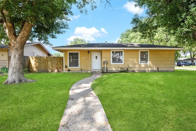 Photo - 2817 Lancaster Ln