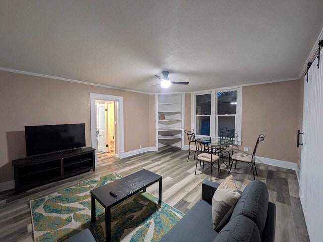 Photo - 205 S Walters St Unit 1