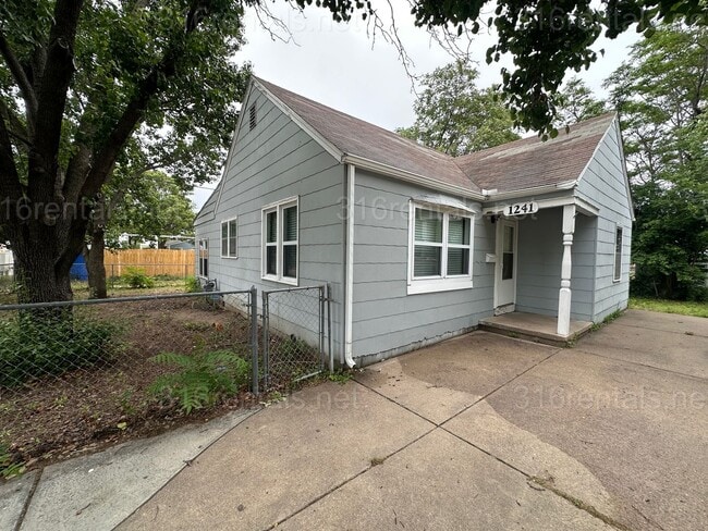 Photo - $1150- 3 bed 1 bath - Single Family Home