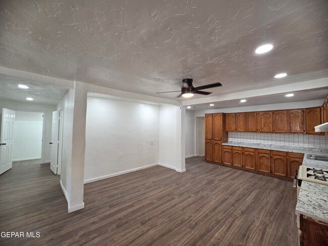 Photo - 363 Ontiveros St