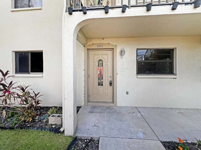 Photo - 4530 SW 10th Ave Unit 101