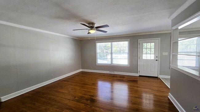 Photo - 2819 Northwoods Dr N