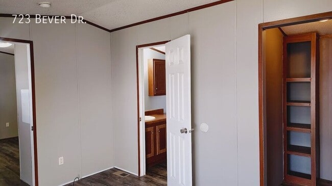 Photo - 723 W Bever Dr