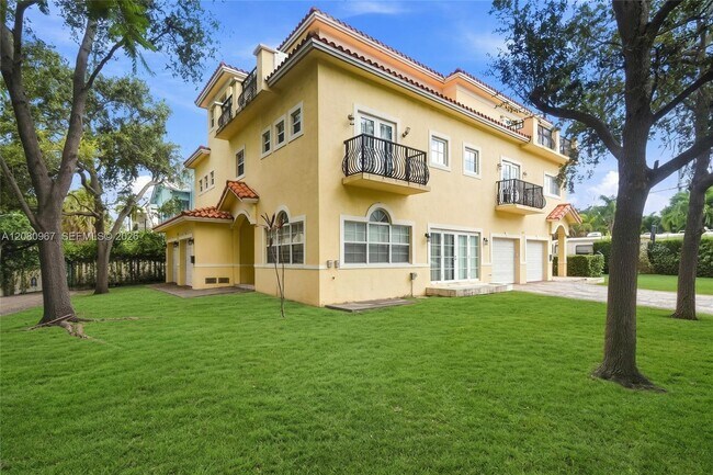 Photo - 913 SW 8th St