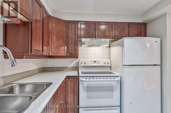 Photo - 168 Wainscot Ave