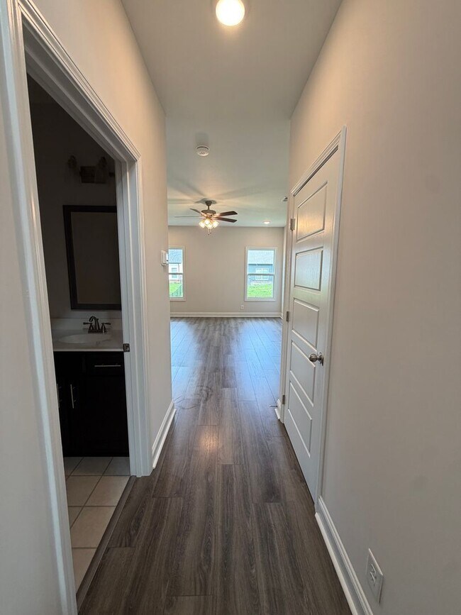 Photo - 3 Bedroom Dog Friendly Home For Rent Near Post!