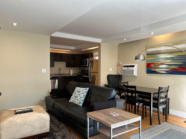 Photo - 830 W Altgeld St