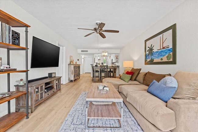 Photo - 21 Royal Palm Way Unidad 105 Rental