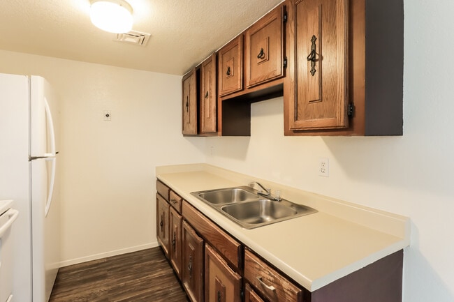 Photo - Alvernon Plaza