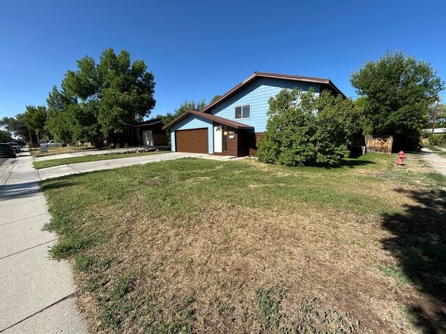 Photo - 5 Bed 2 Bath Home with 2 Car Attached Garage in Quiet Nice Neighborhood.