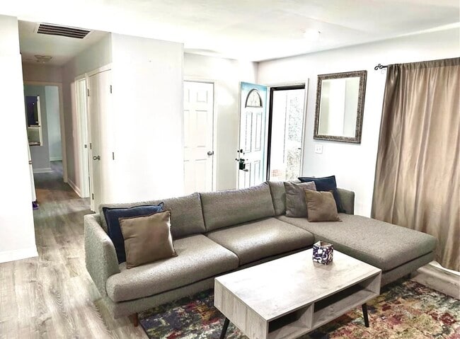 Photo - 230 Delaware Dr