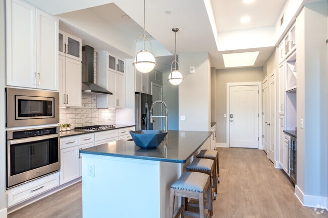 2BR, 2BA - 1,274 SF